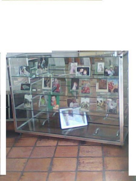 BALCÃO DE VIDRO SOB MEDIDA